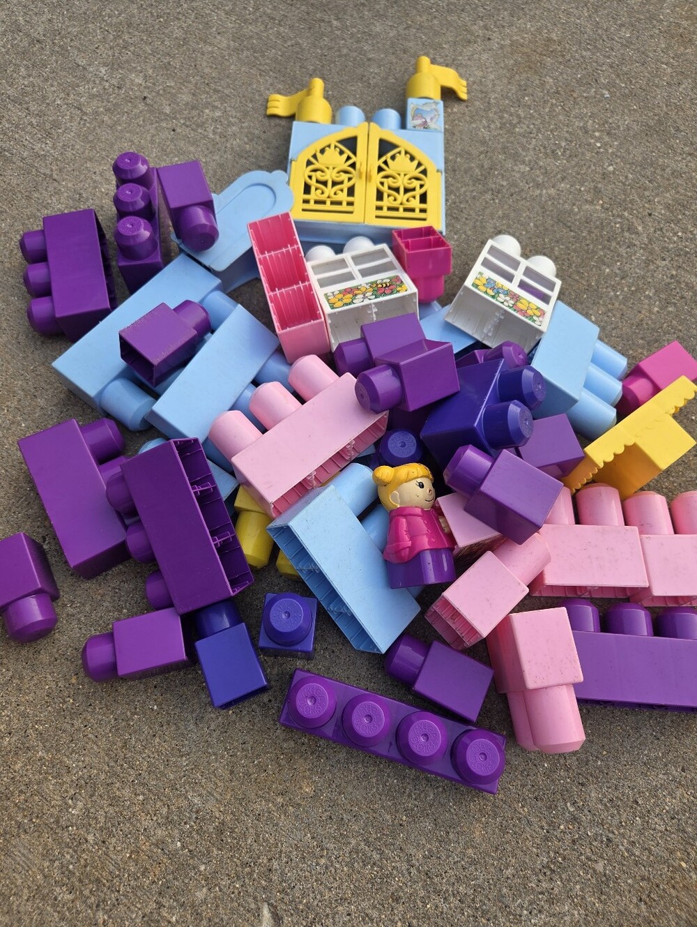 MEGA BLOKS Building Blocks Bundle - Picture 2 of 4